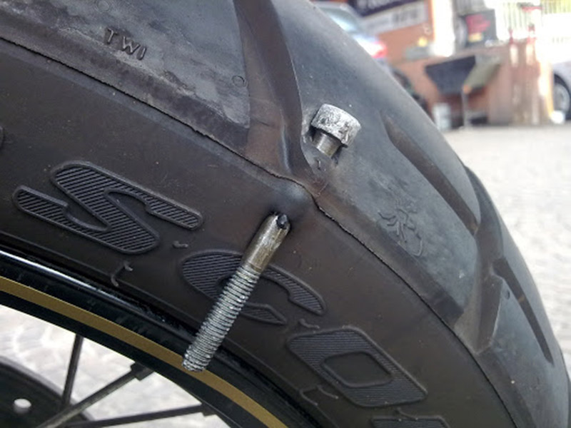 Il copertone &egrave; danneggiato