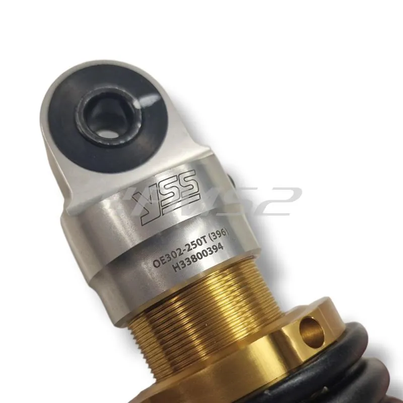Mono ammortizzatore posteriore YSS con interasse da 250 mm modello OE302-250T-01AL-38 di colore nero, oro e alluminio e regolabile con ghiera filettata, ricambio YSOE25001