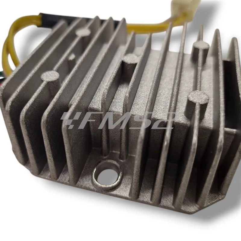 Regolatore di tensione trifase RMS per maxi scooter Kymco 125, 150, 200, 250 cc, ricambio 246030081