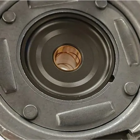 Campana frizione trasmissione Z 18x67 con denti elicoidali e parastrappi per montaggio motore Piaggio Ape e Vespa 50 cc, ricambio CIF 5990