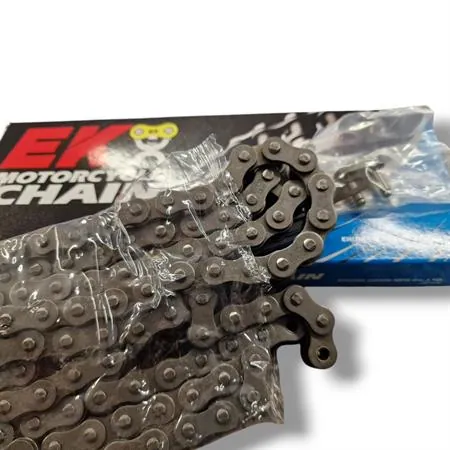 Kit Pignone, corona, catena PBR con corona acciaio Z46, pignone acciaio Z13 e catena EK passo 428 DEH con 130 maglie per Keeway 125 RKF prodotte dal 2017 al 2020, ricambio EK248