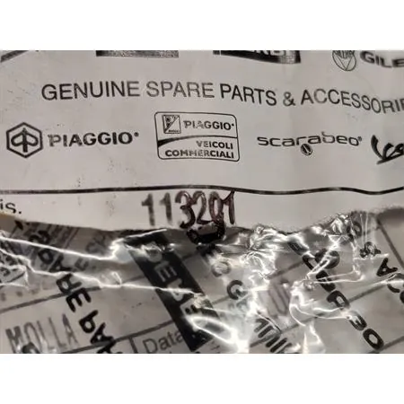 Molla richiamo sfera passaggio olio miscelatore nella scatola filtro aria Piaggio Vespa PX, Cosa, T5 con miscelatore nelle cilindrate 125, 150 e 200 cc 2 tempi, ricambio 113291