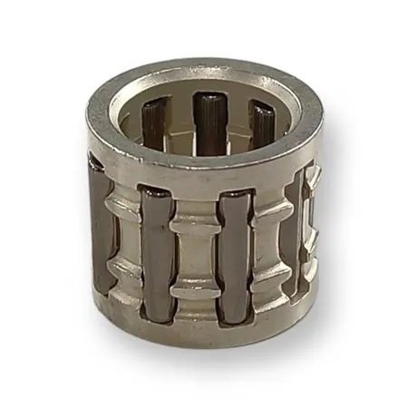 Gabbia spinotto Polini Racing argentata con misura 12x17x15 mm da abbinare ad alberi motore con occhiello da 17 mm montati su scooter Piaggio e Minarelli, ricambio 2800012